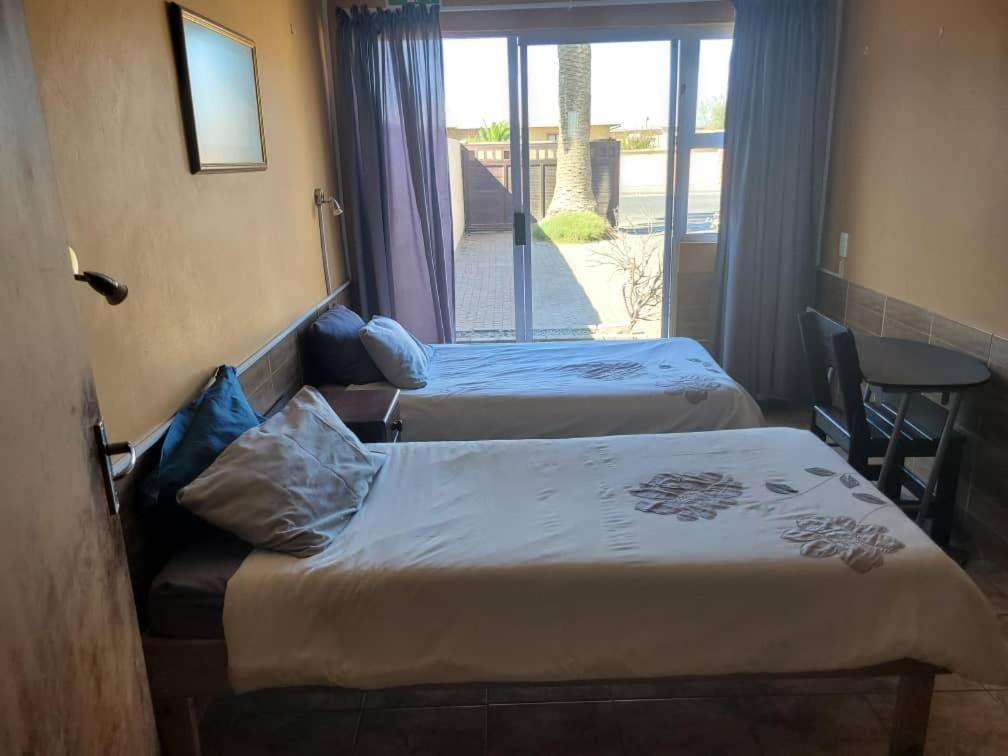 Skippers Backpackers Cc Walvis Bay Bagian luar foto