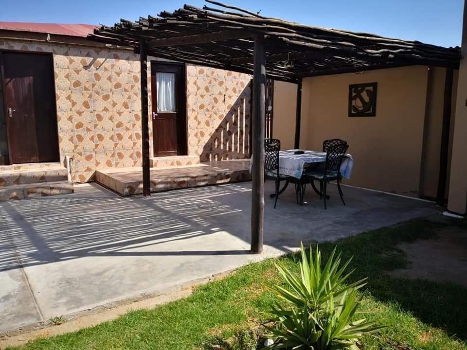 Skippers Backpackers Cc Walvis Bay Bagian luar foto