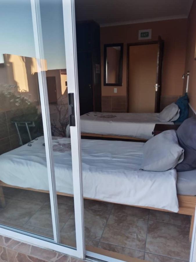 Skippers Backpackers Cc Walvis Bay Bagian luar foto