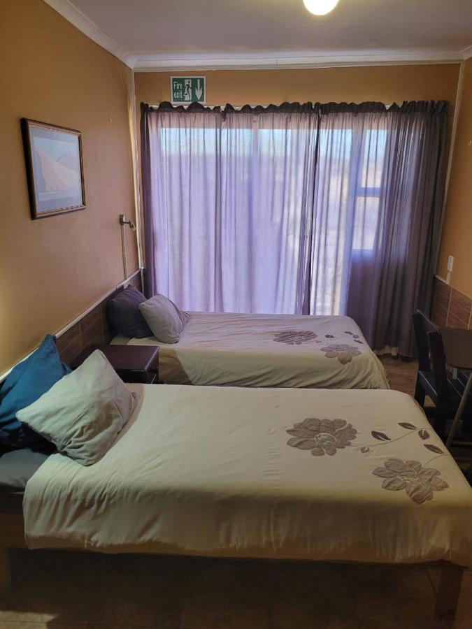 Skippers Backpackers Cc Walvis Bay Bagian luar foto