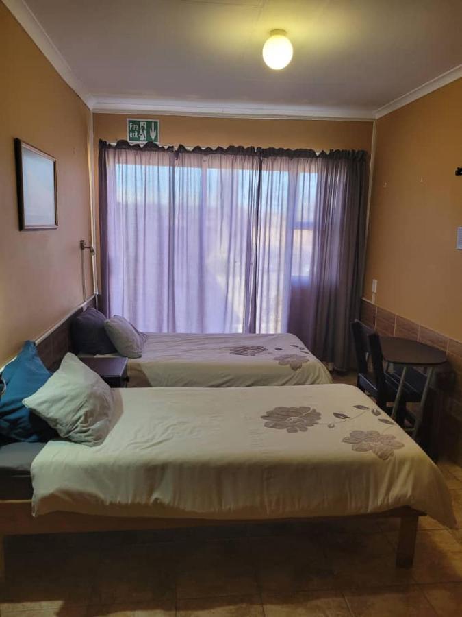 Skippers Backpackers Cc Walvis Bay Bagian luar foto