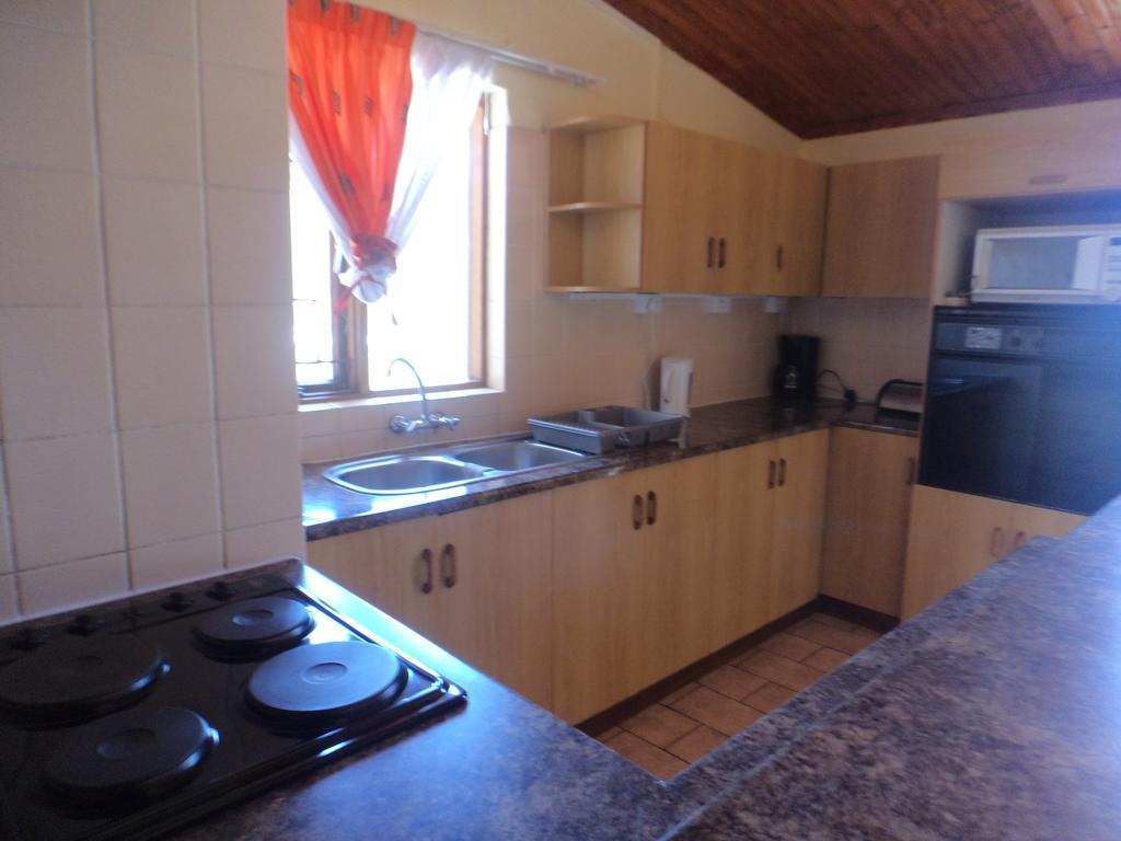 Skippers Backpackers Cc Walvis Bay Bagian luar foto