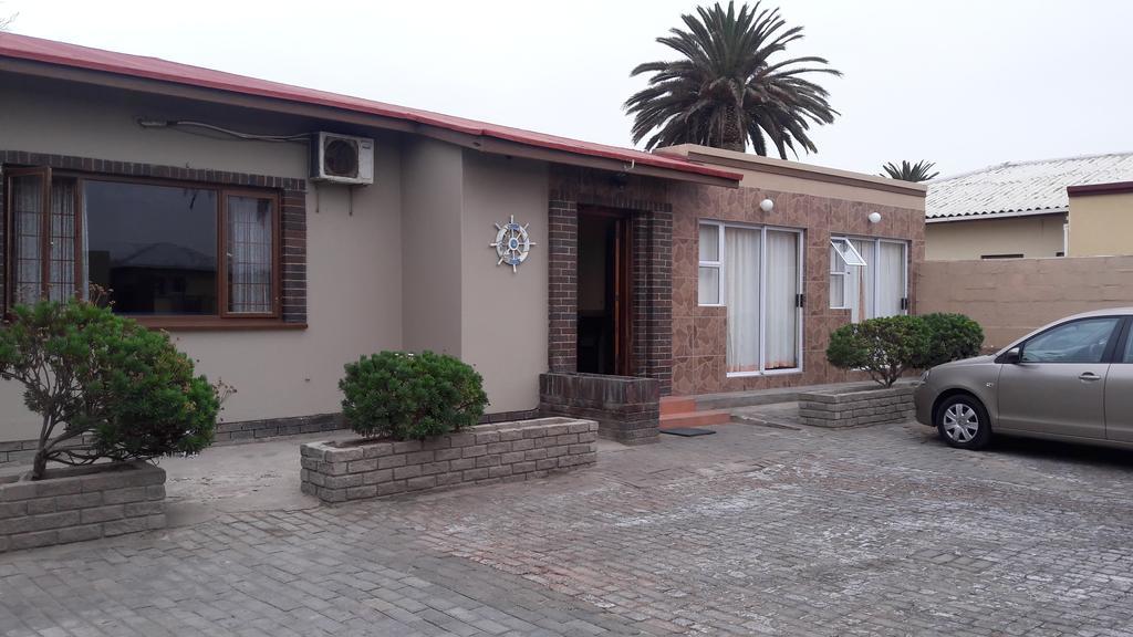 Skippers Backpackers Cc Walvis Bay Bagian luar foto